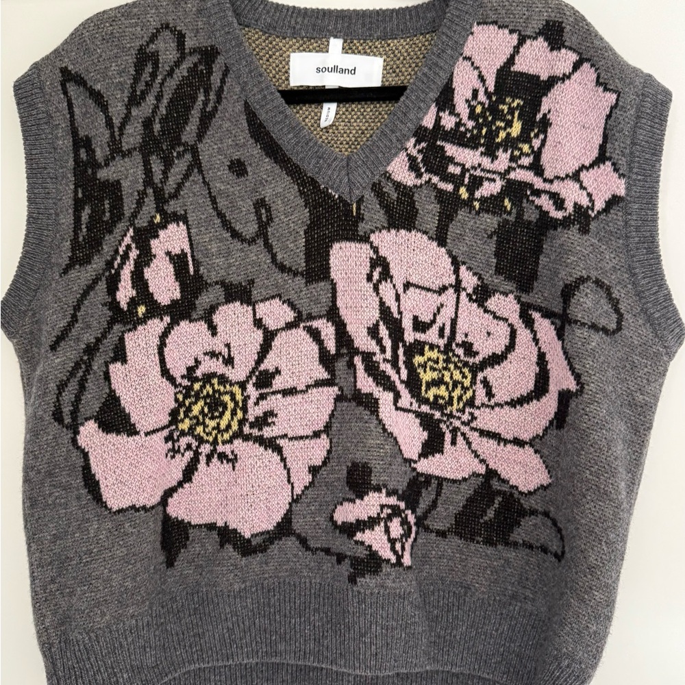 Soulland Women's V-Neck Kieran Sweater Vest with Pink Floral Pattern - size M
